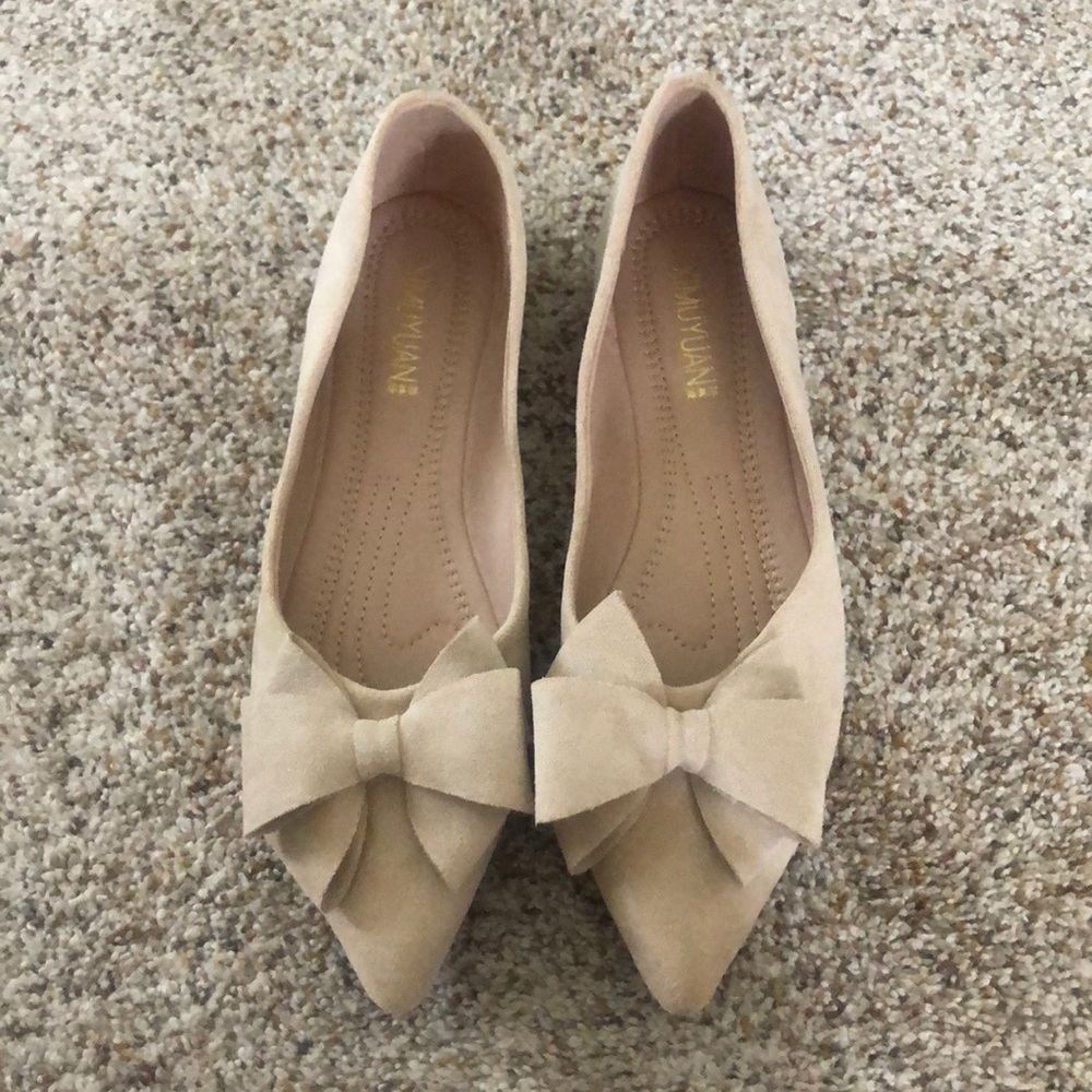 Women’s Beige suede flats- size 9.
